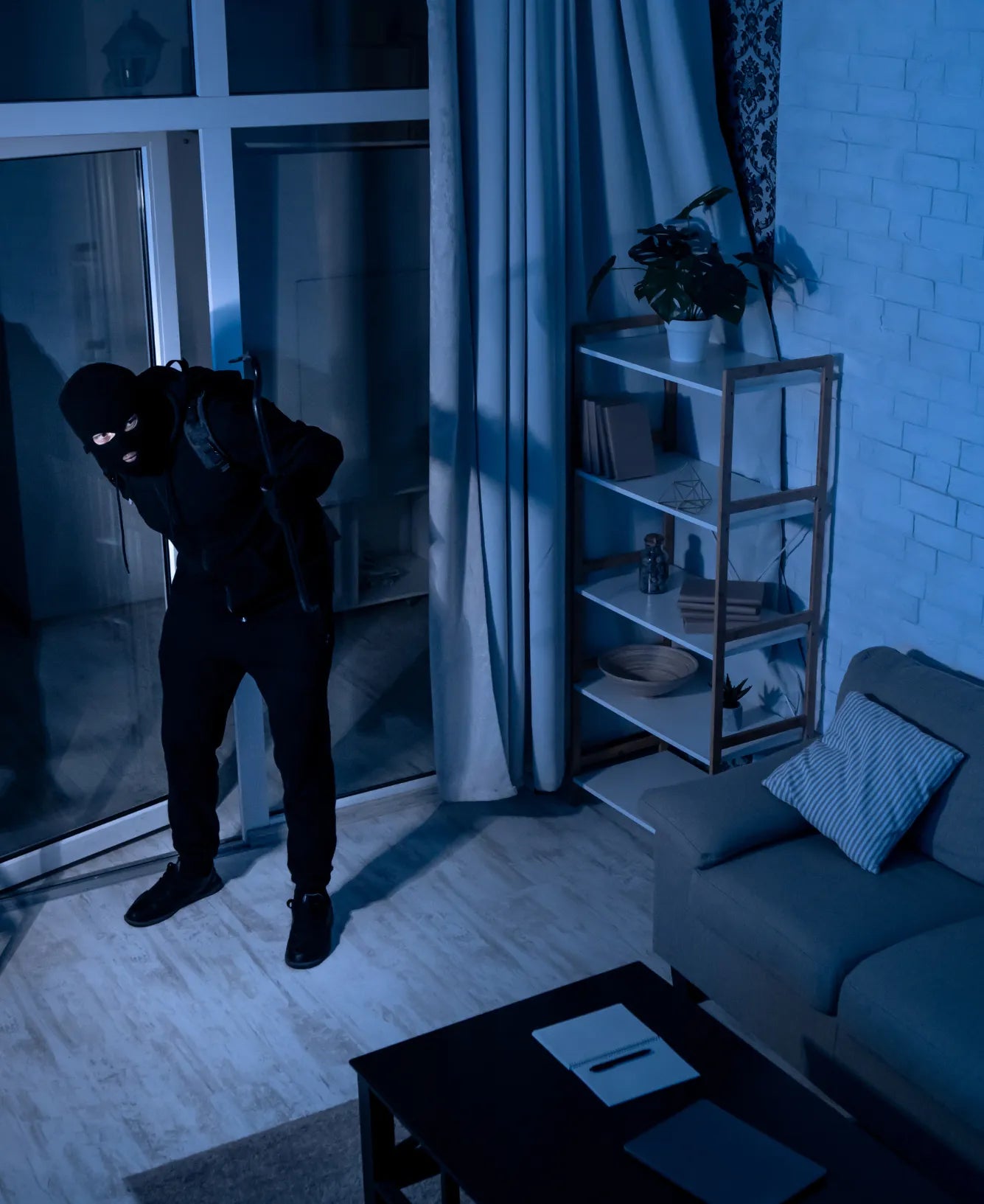 Robber Caught On Camera Breaking Into Home